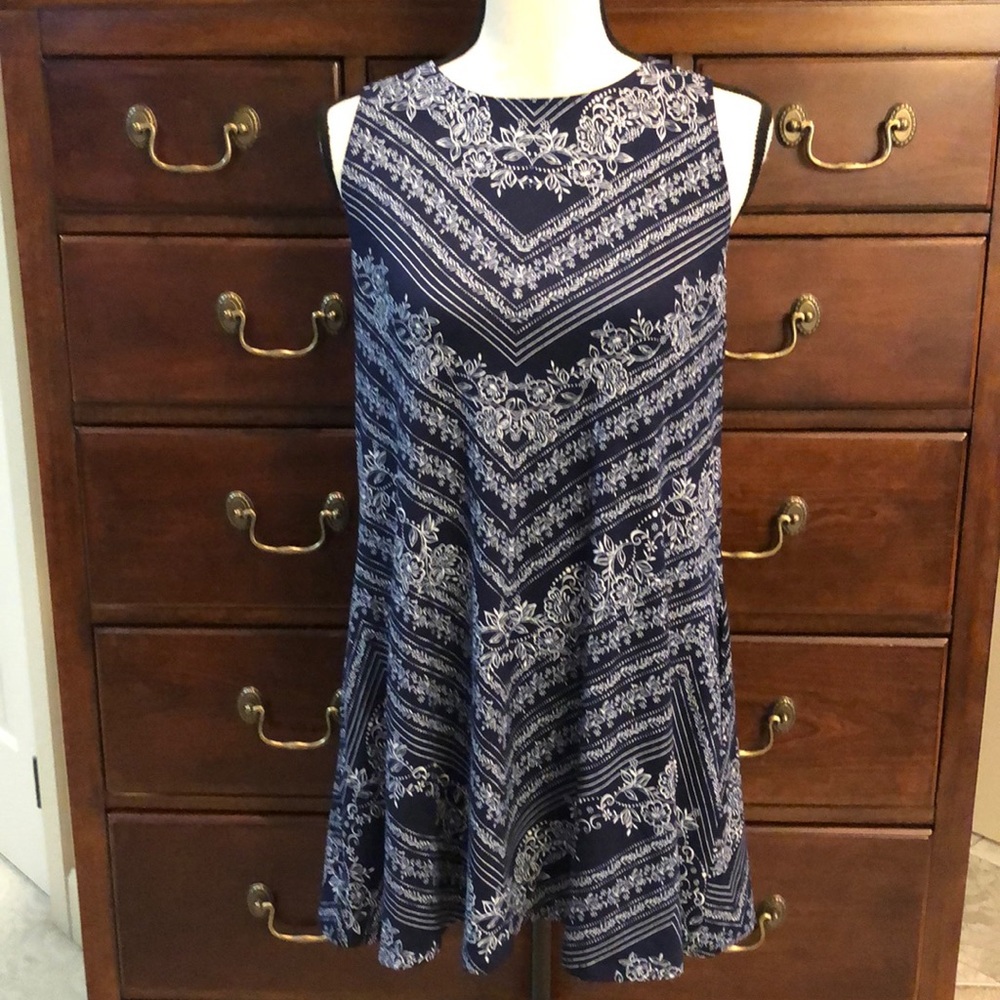🎉 NWT 🎉 Nine Britton Sz Med petite Privett Back Detail Knit dress in navy blue
